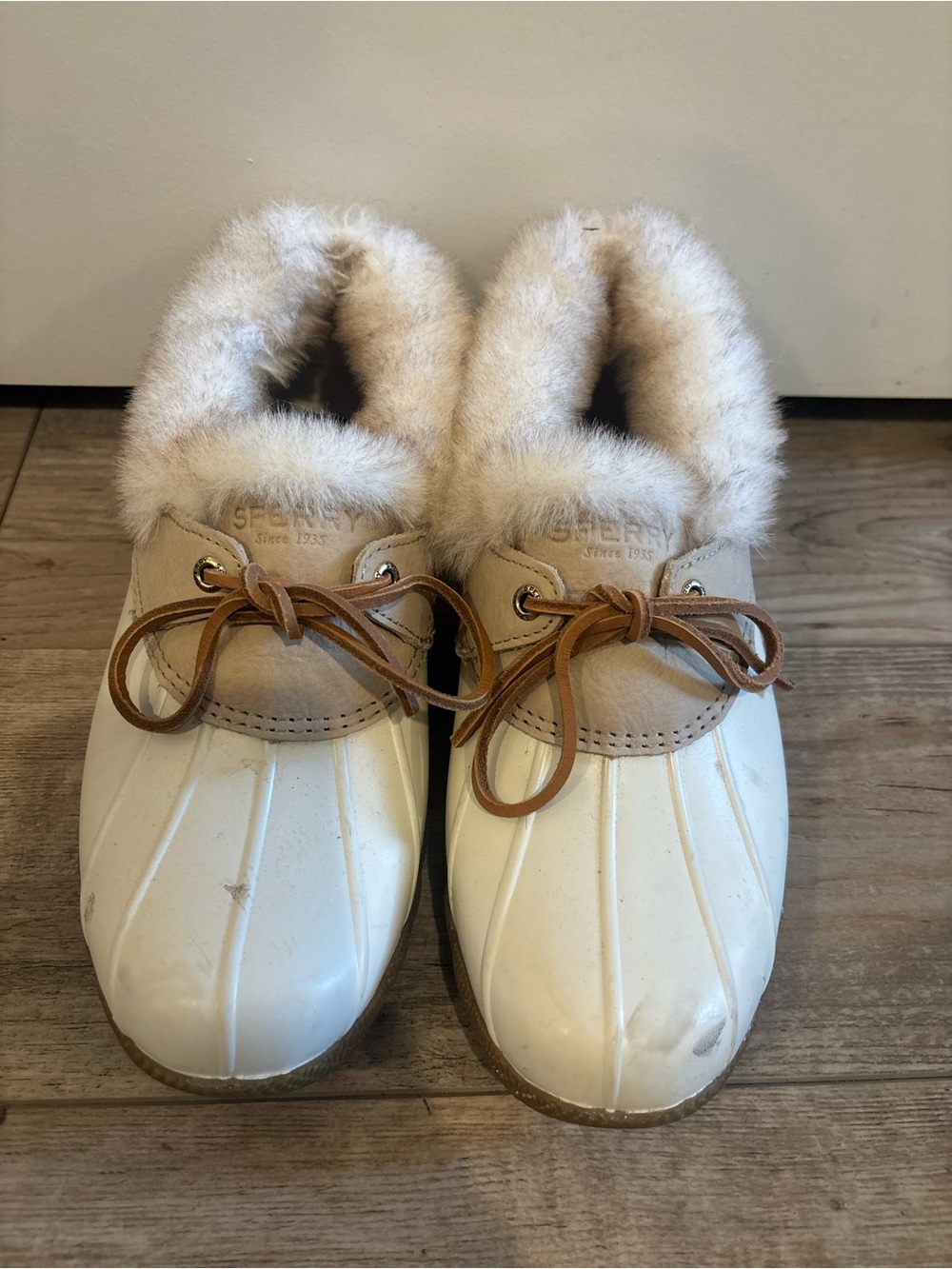 Sperry Cream and Tan Faux-Fur Lined Duck Shoes Size 9